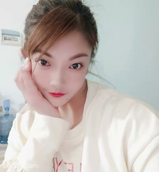 年轻小姐姐